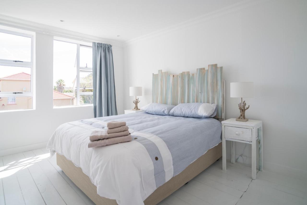 Sunset Beach Living Guesthouse Cape Town Exterior photo