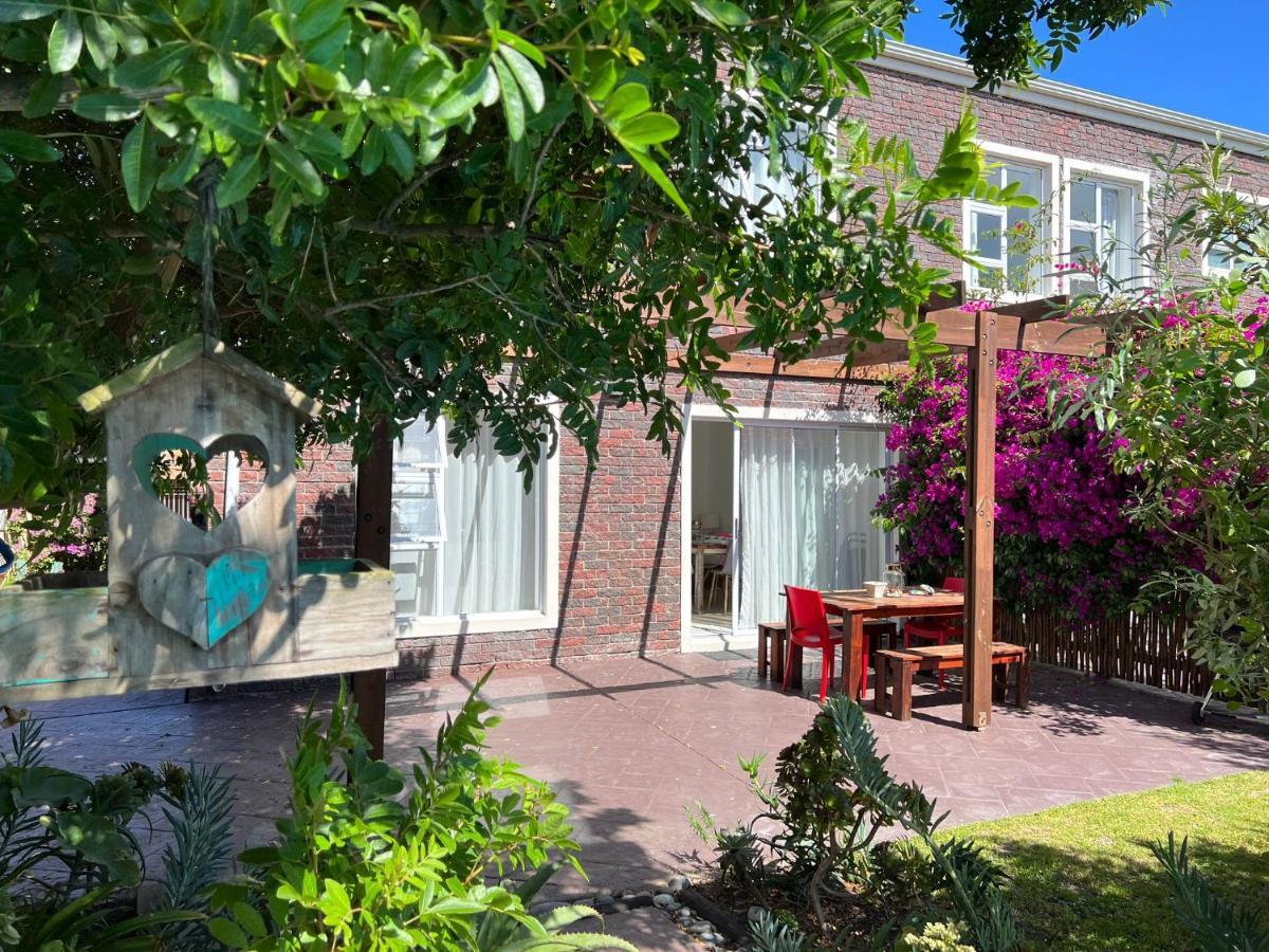Sunset Beach Living Guesthouse Cape Town Exterior photo